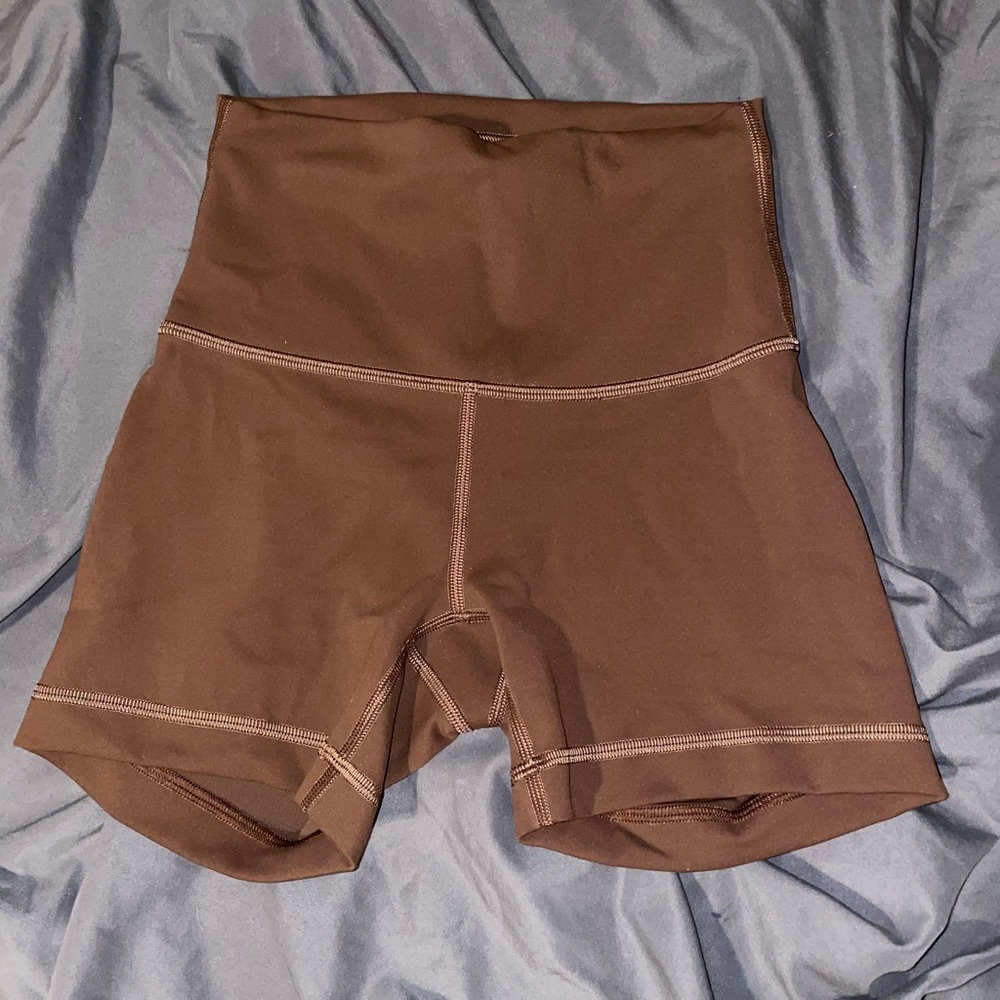Lululemon size 2 wunder train 4” brown
